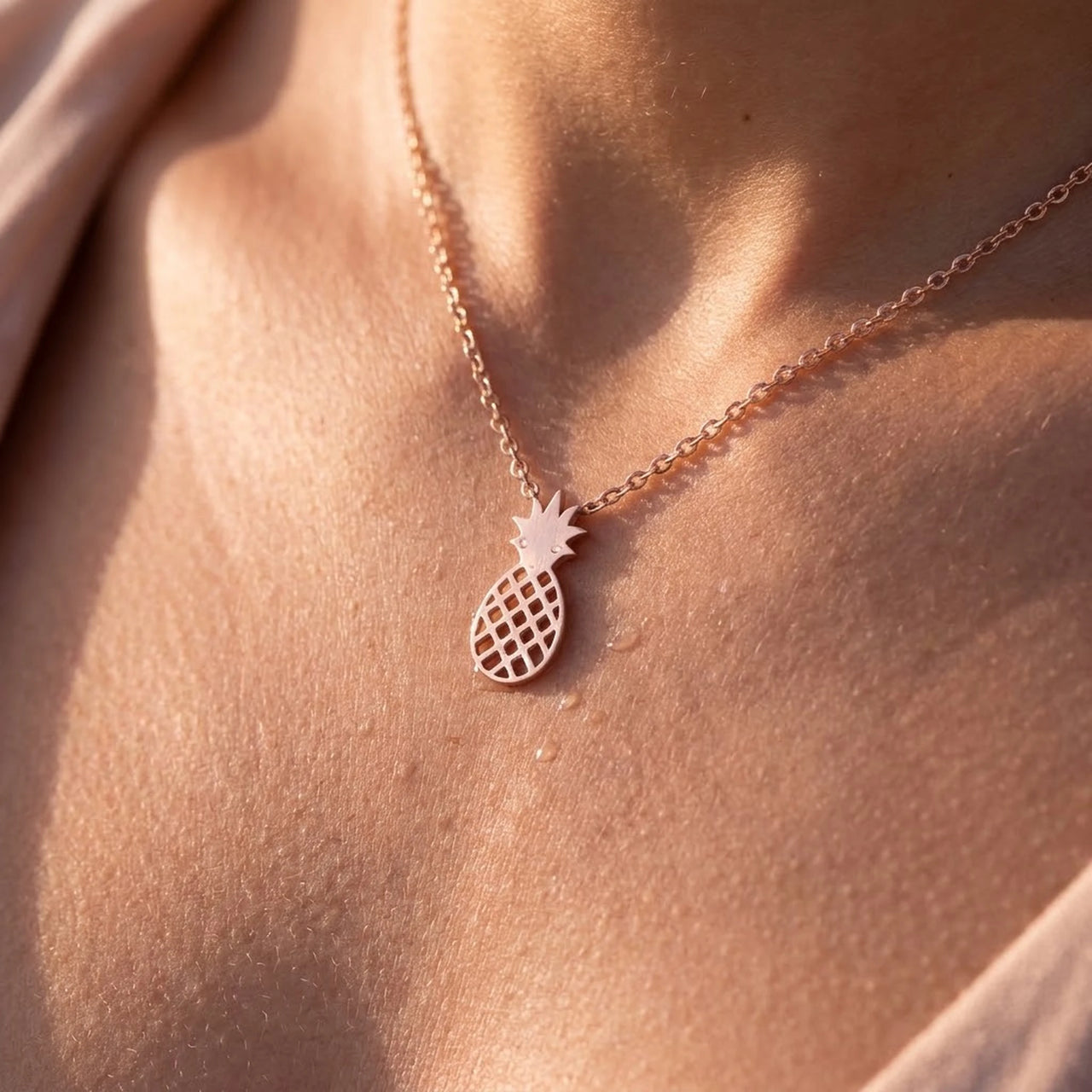 Pineapple pendant — close-up of the details, rose gold | SKU: 8050907-rose-gold